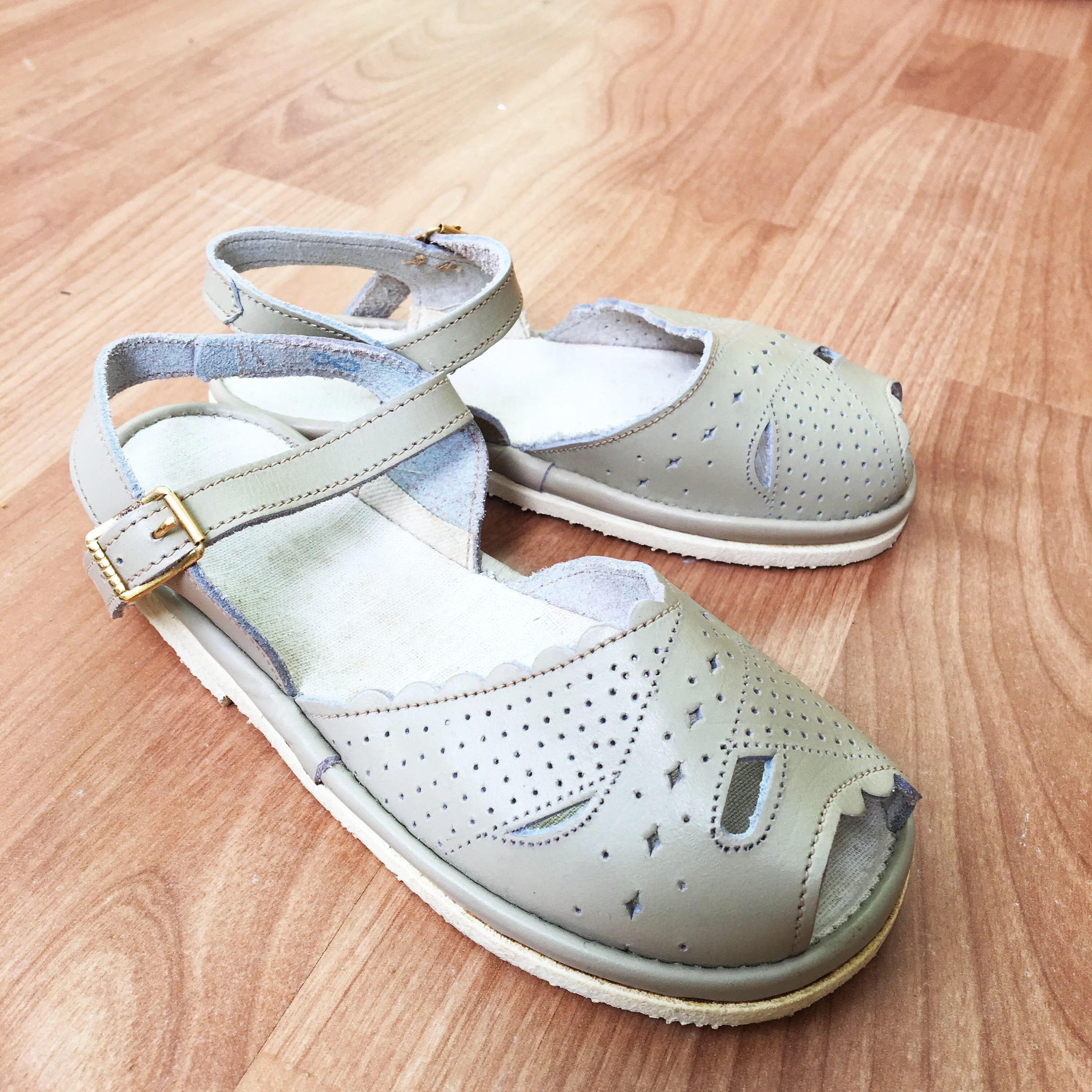 50's Vintage Grey Leather Open Toe Sandals  EU 28