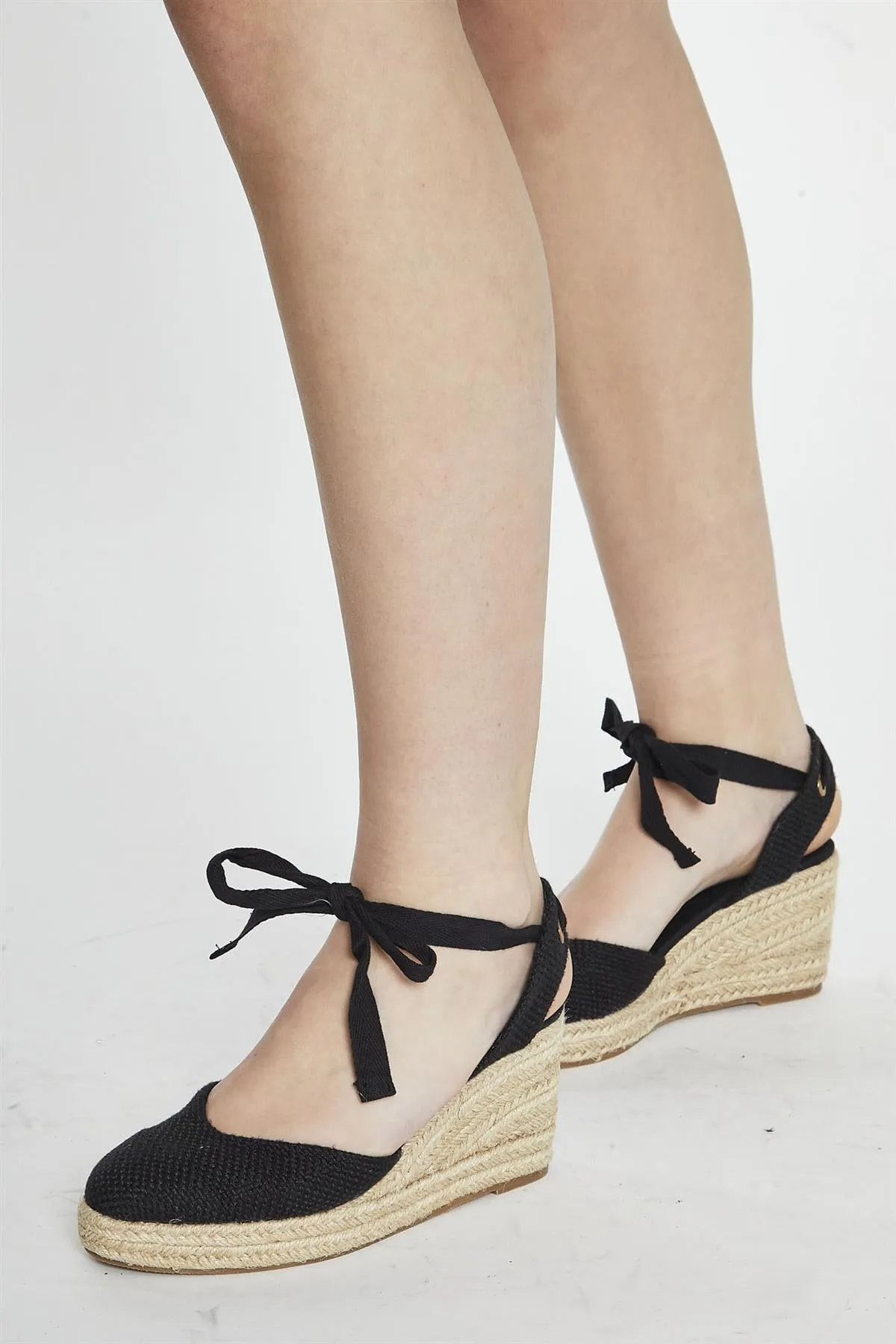 Glamorous Black Closed-Toe Rattan Wedges